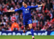 九游娱乐首页-凯尔特人击败猛龙，德罗赞压制级发挥背后的战术博弈