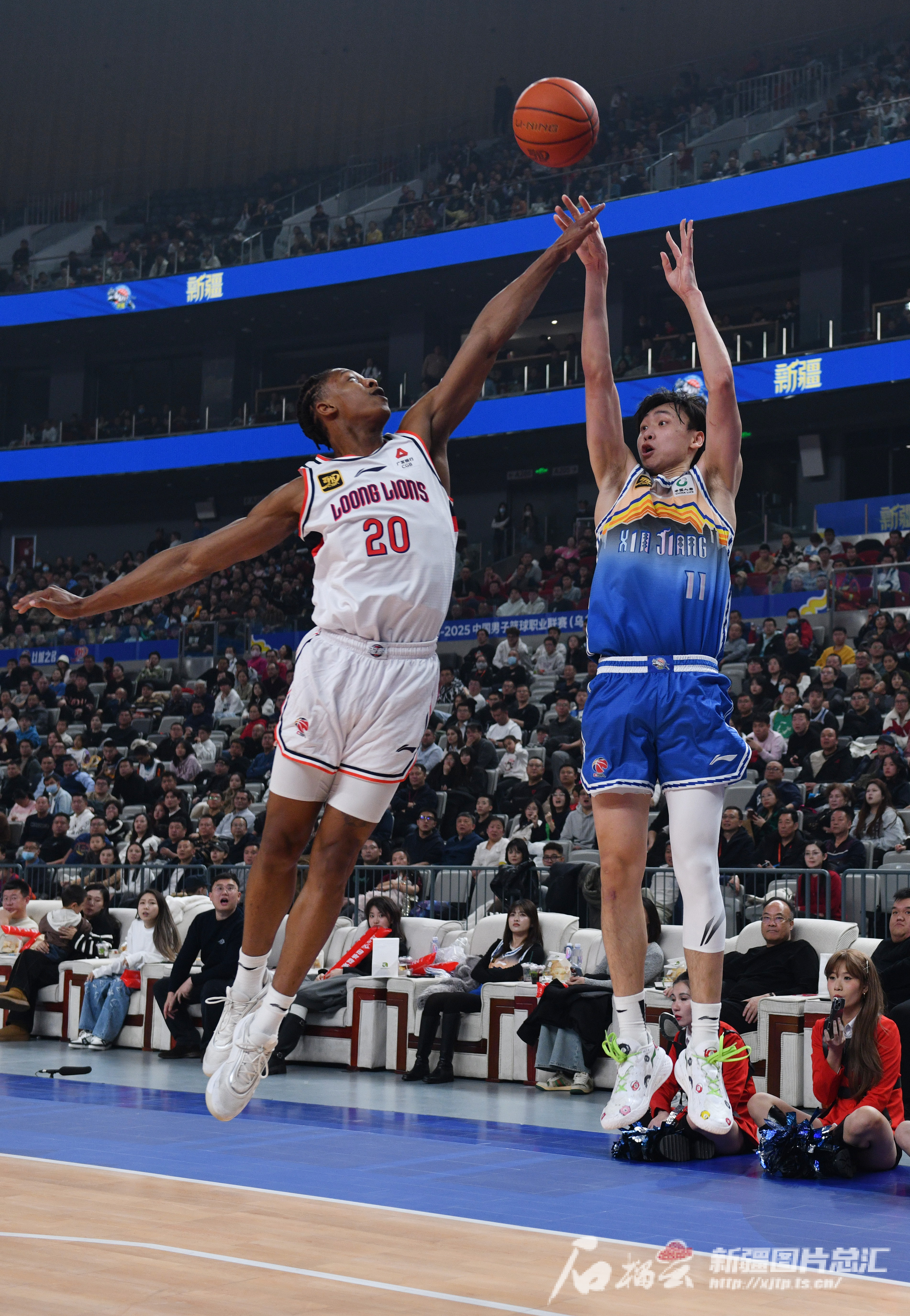 新疆男篮与天津队将在赛场上交锋 新疆男篮与天津队将在赛场上交锋