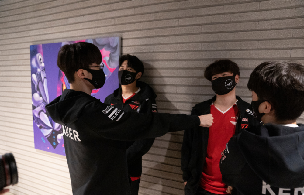 关于RNG碾压SHR，Gumayusi团战一打五强强对话半决赛，点燃全场激情的信息