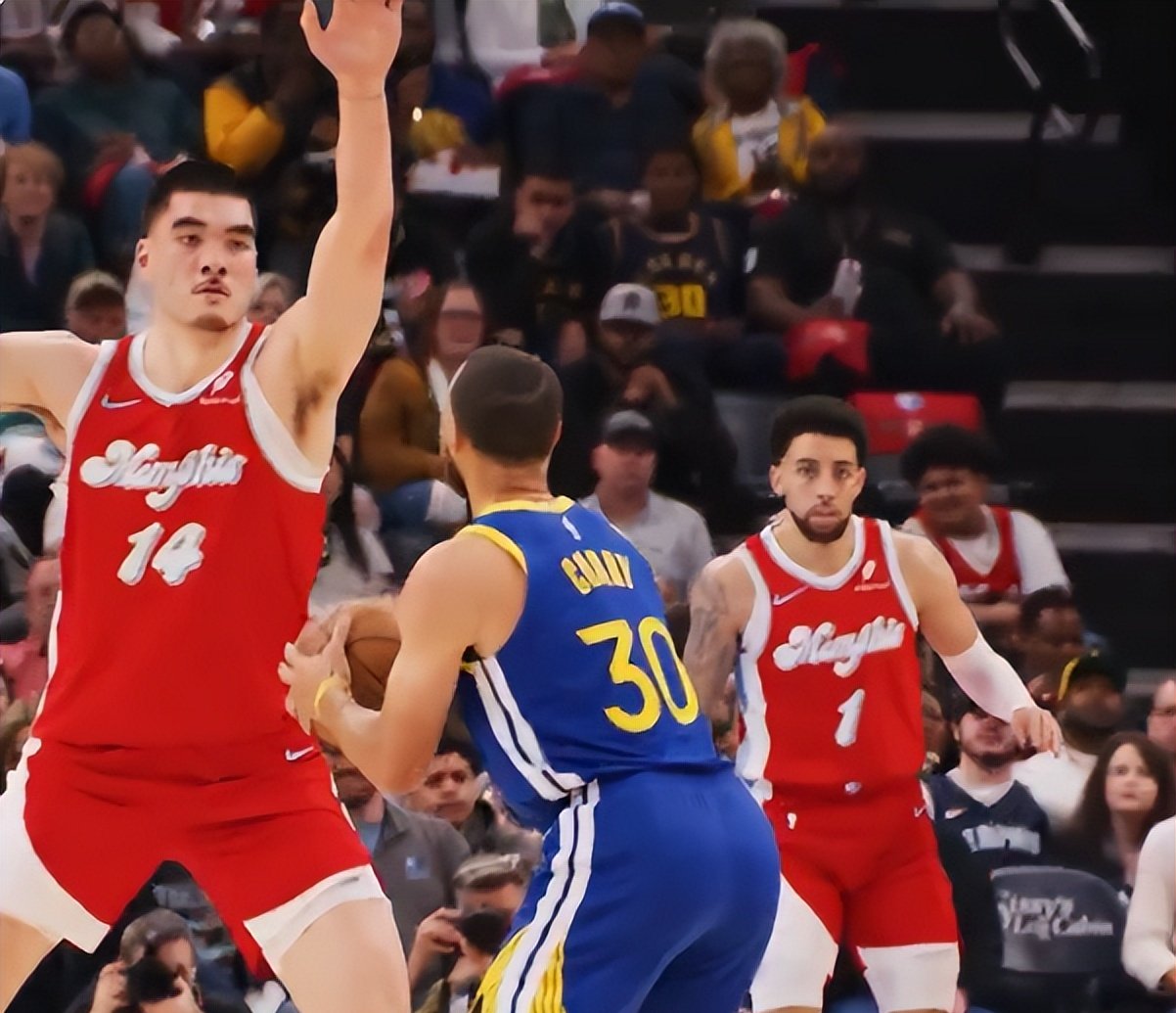 勇士B队强势波兰男篮，巴恩斯三分雨点燃全场的简单介绍