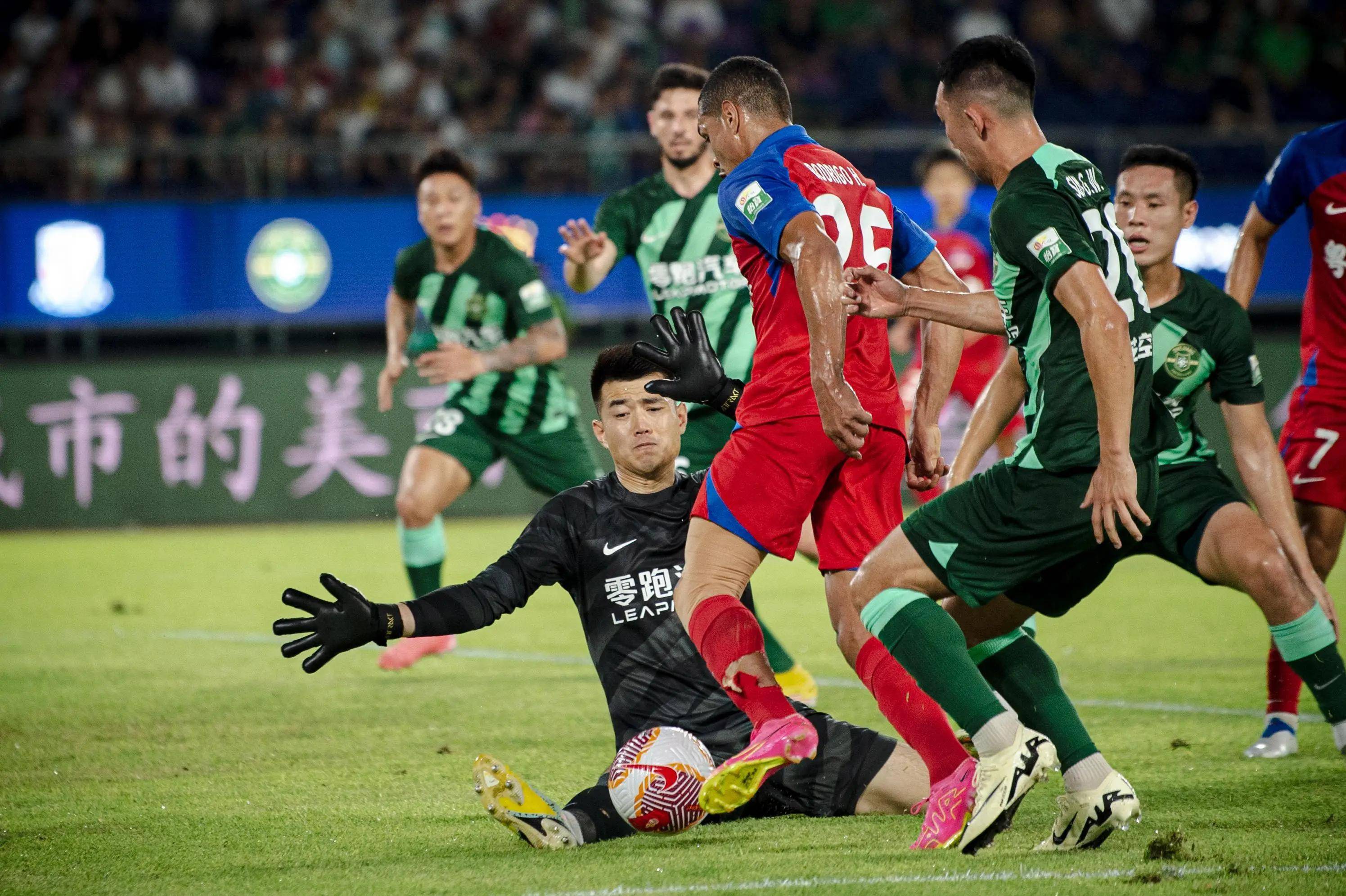 包含广州恒大惨遭淘汰，球迷失望不已的词条