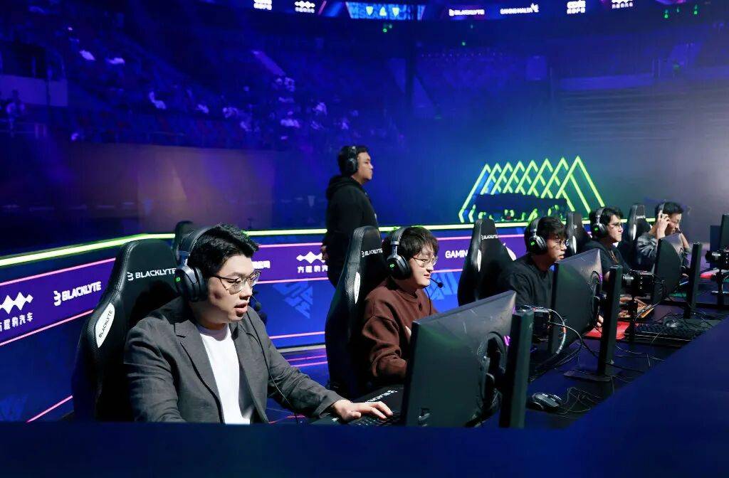 RNG横扫EG,Chovy极限生还后反打宿命之战成都决赛之夜,留下经典瞬间的简单介绍 RNG横扫EG,Chovy极限生还后反打宿命之战成都决赛之夜,留下经典瞬间的简单介绍