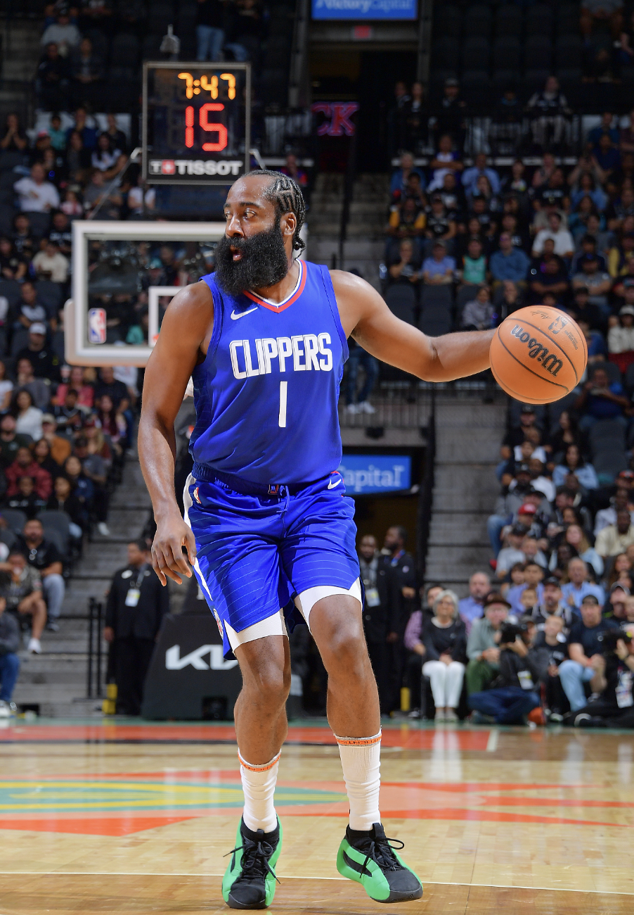 快船胜券在握,多次领先对手 快船胜券在握,多次领先对手