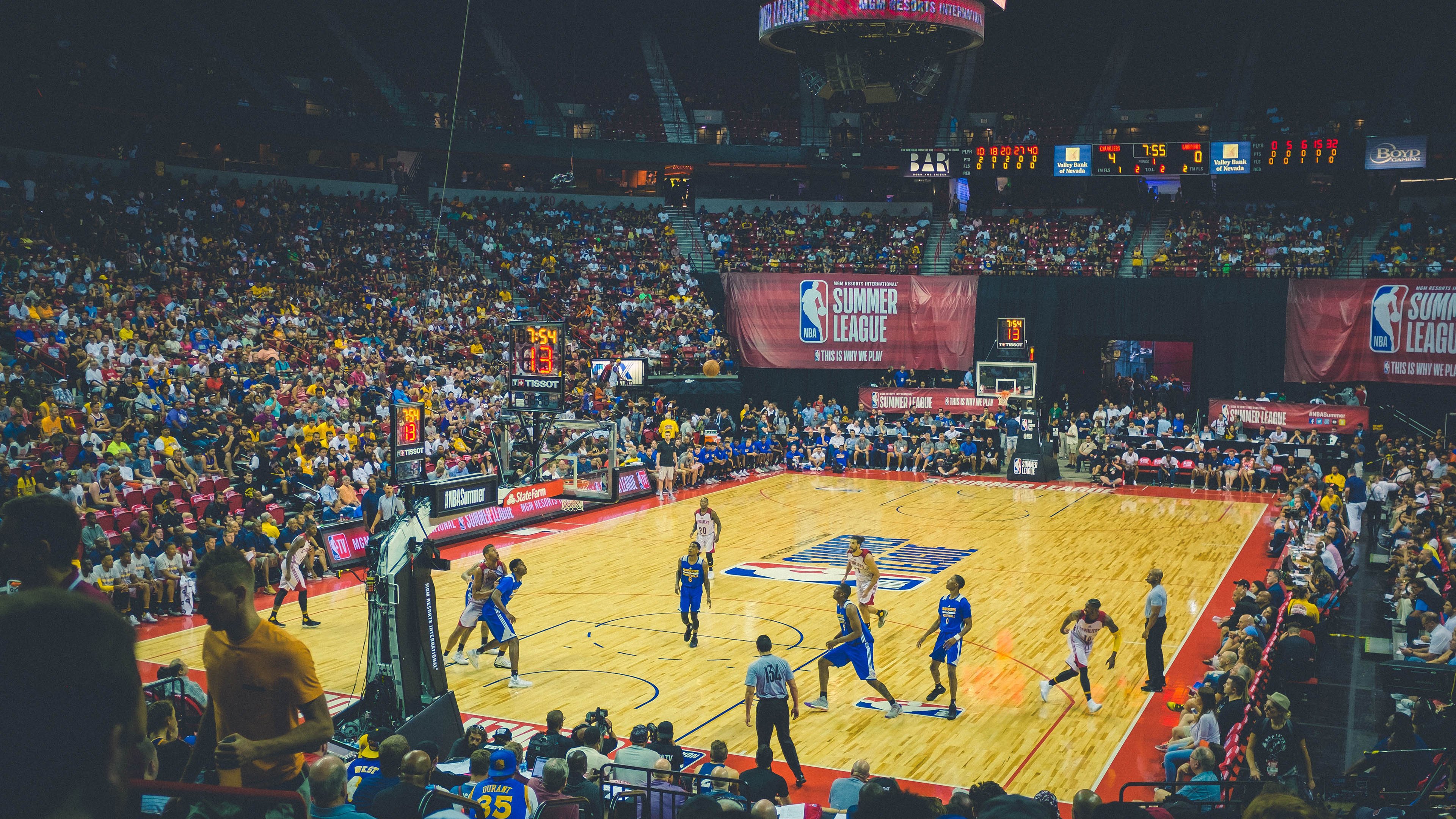 詹姆斯彻底打爆防线，快船强行终结活塞，一场战术与意志的较量