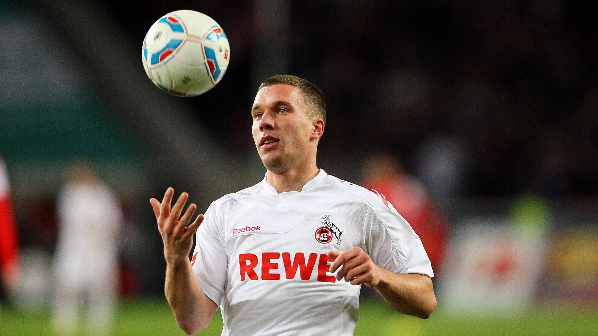 奥斯梅恩刷新纪录,雷恩冲垮委内瑞拉,非洲雄鹰展翅,南美劲旅失蹄