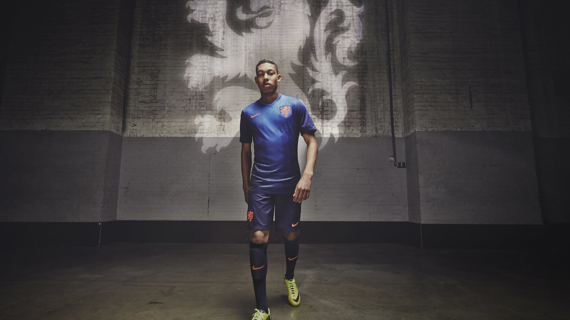 波斯铁骑困红龙,末节战神迪巴拉一剑封喉